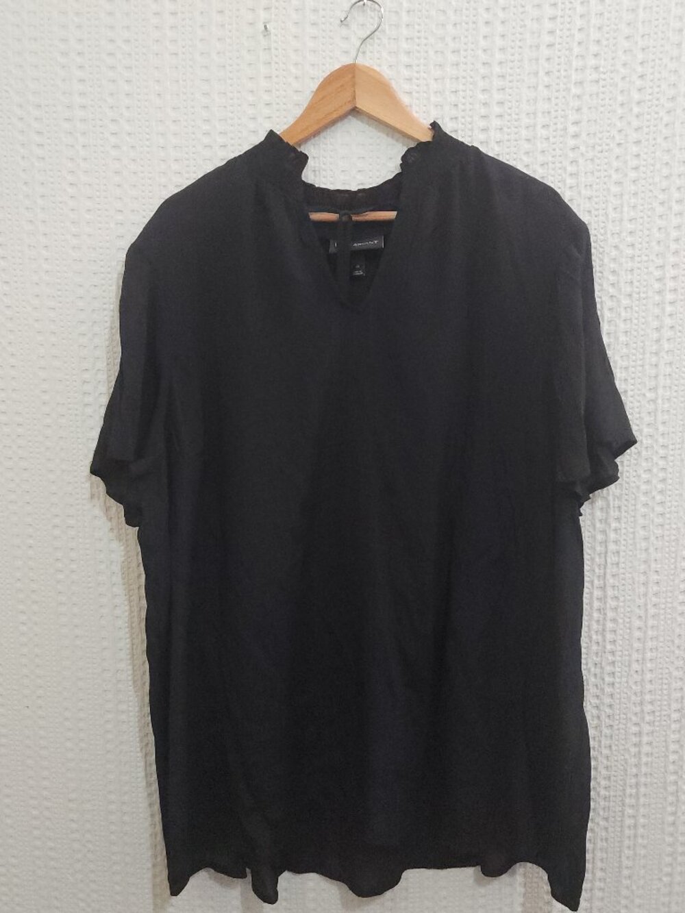 Lane Bryant Women's Plus Size Black Tie Neck Lightweight Blouse Size 22 - Picture 2 of 12